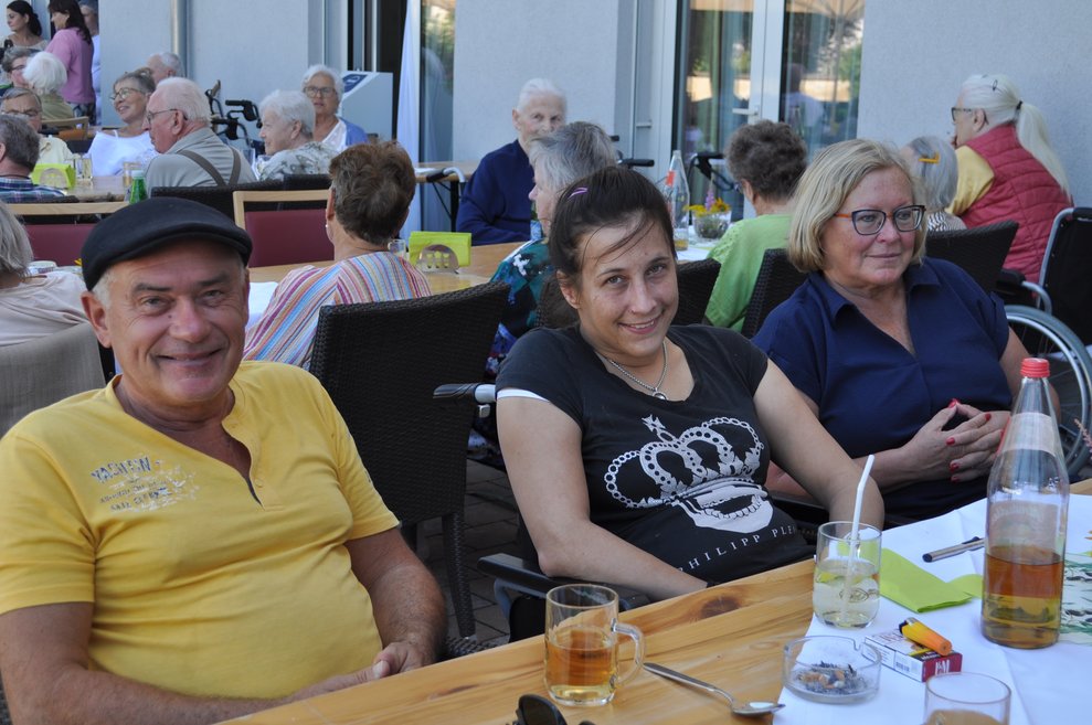 ein Mann und eine Frau beim italienischen Nachmittag