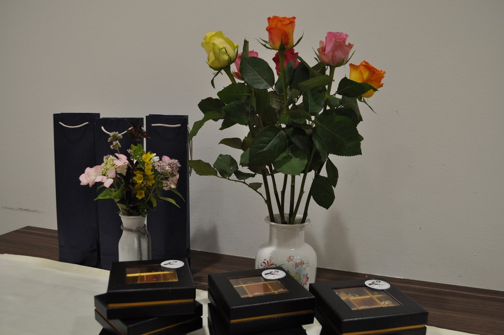 Pralinen und Blumen