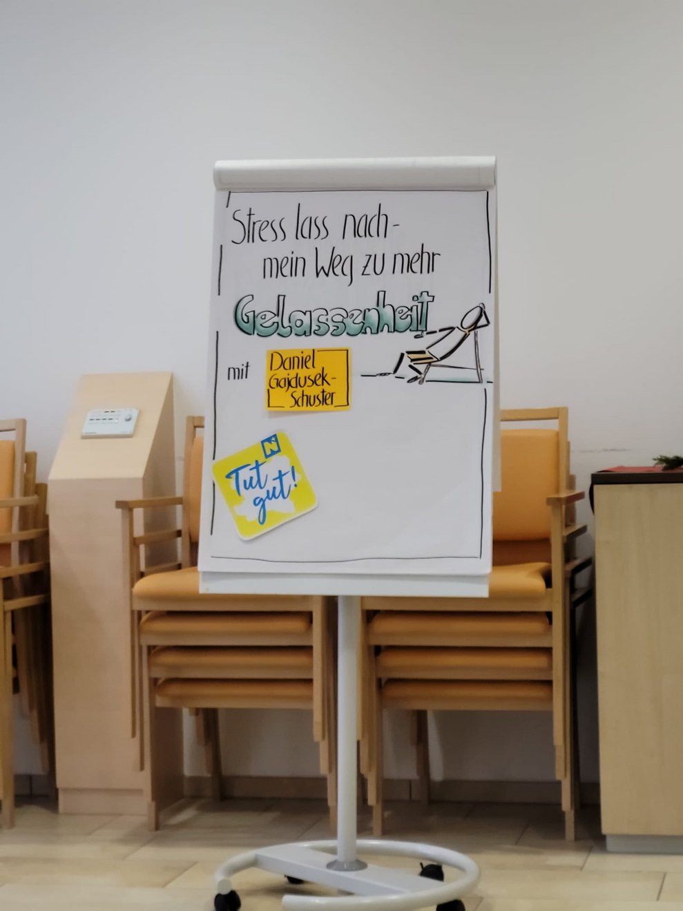 eine Flipchart beim Vortrag Stress lass nach
