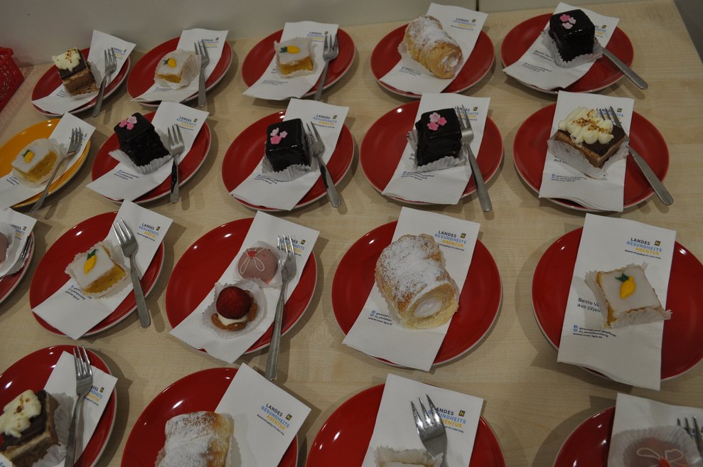 mehrere kleine Kuchen