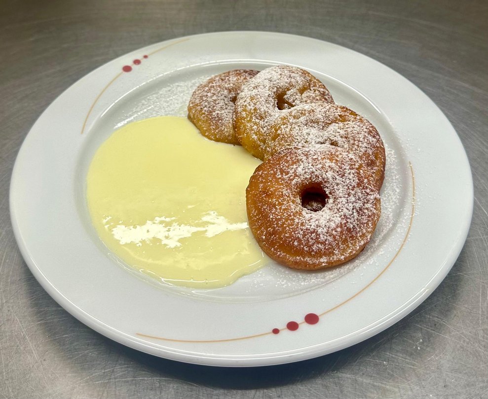 Gebackene Apfelräder mit Vanillesauce