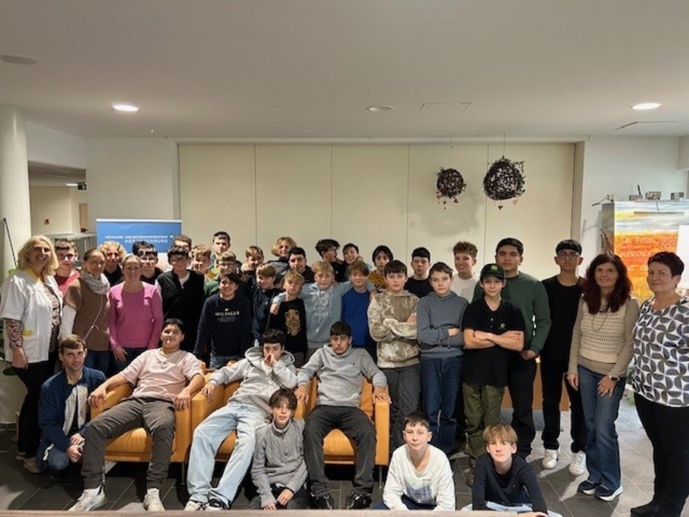 mehrere junge Menschen beim Boysday