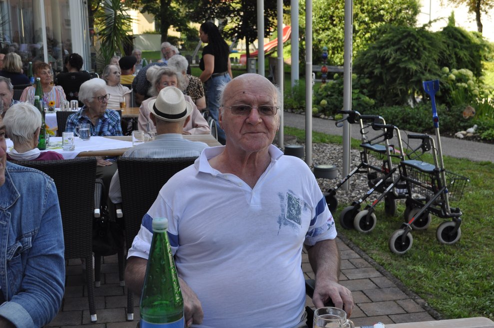 ein älterer Herr beim italienischen Nachmittag