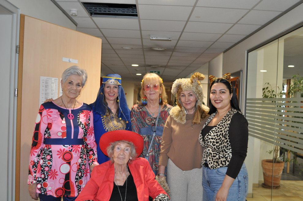 ein Gruppenfoto von verkleideten zum Fasching 