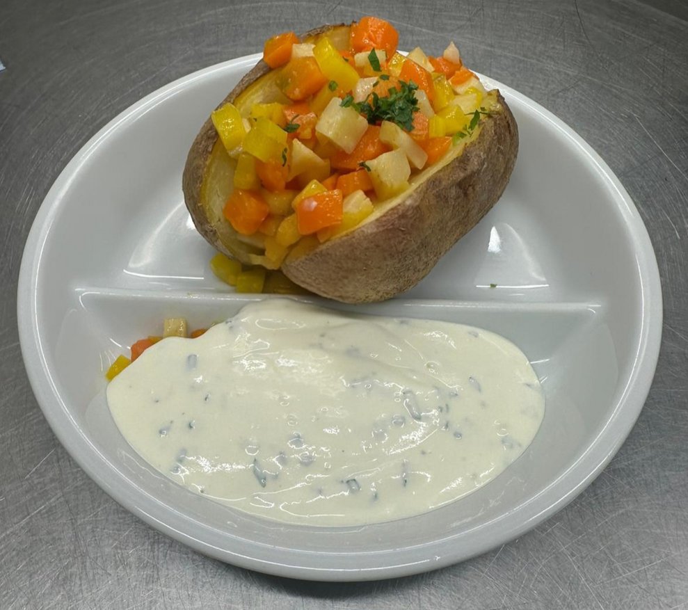 Ofenkartoffel-Wurzelgemüse mit Knoblauchsauce