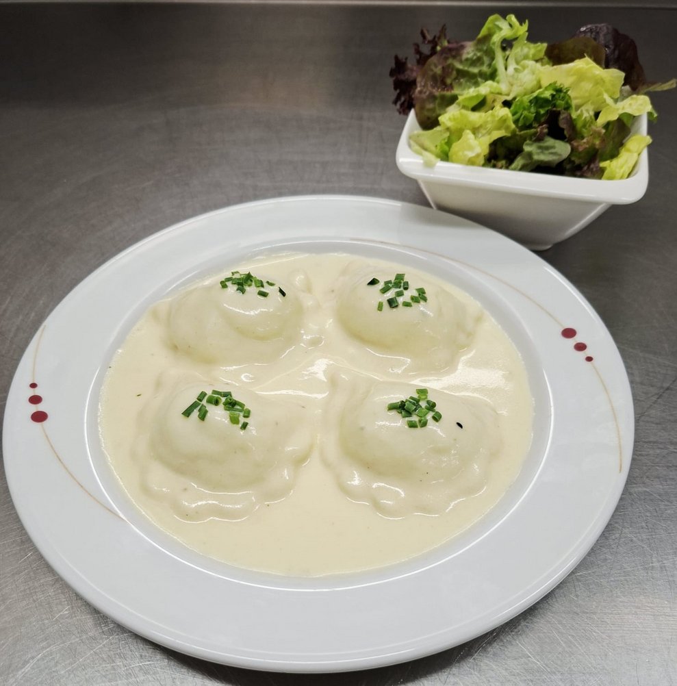 Kärntner Kasnudeln mit Parmesansauce