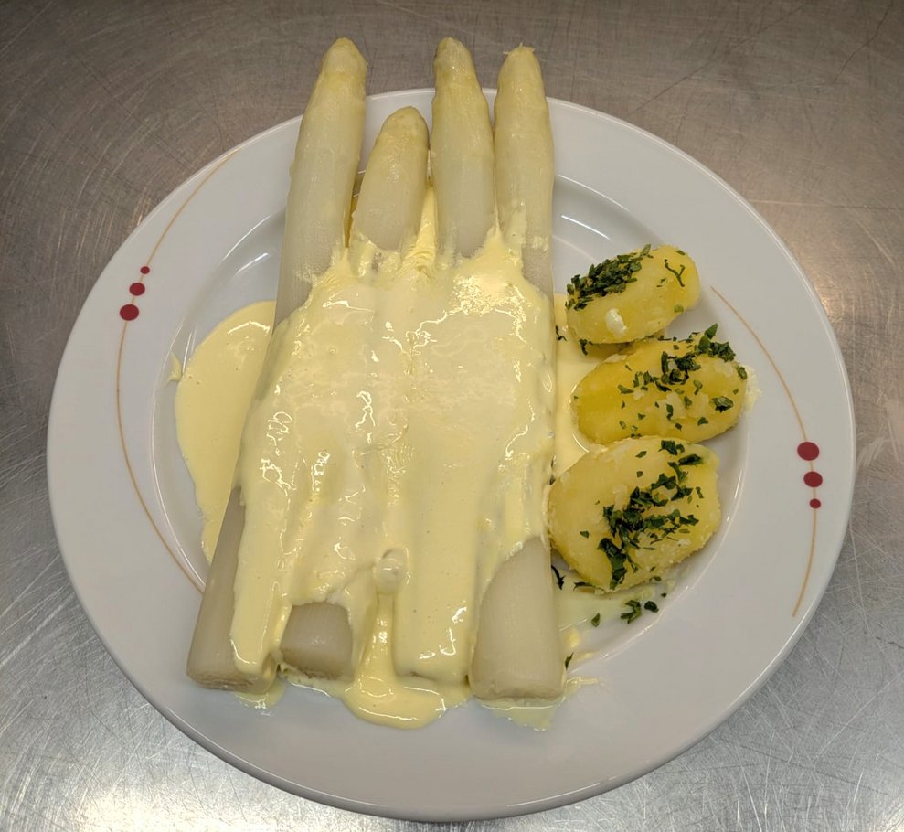 Spargel mit Sauce Hollandaise und Petersilerdäpfel