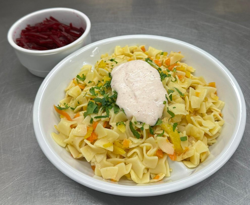 Gemüsefleckerl mit Rote Rübensalat