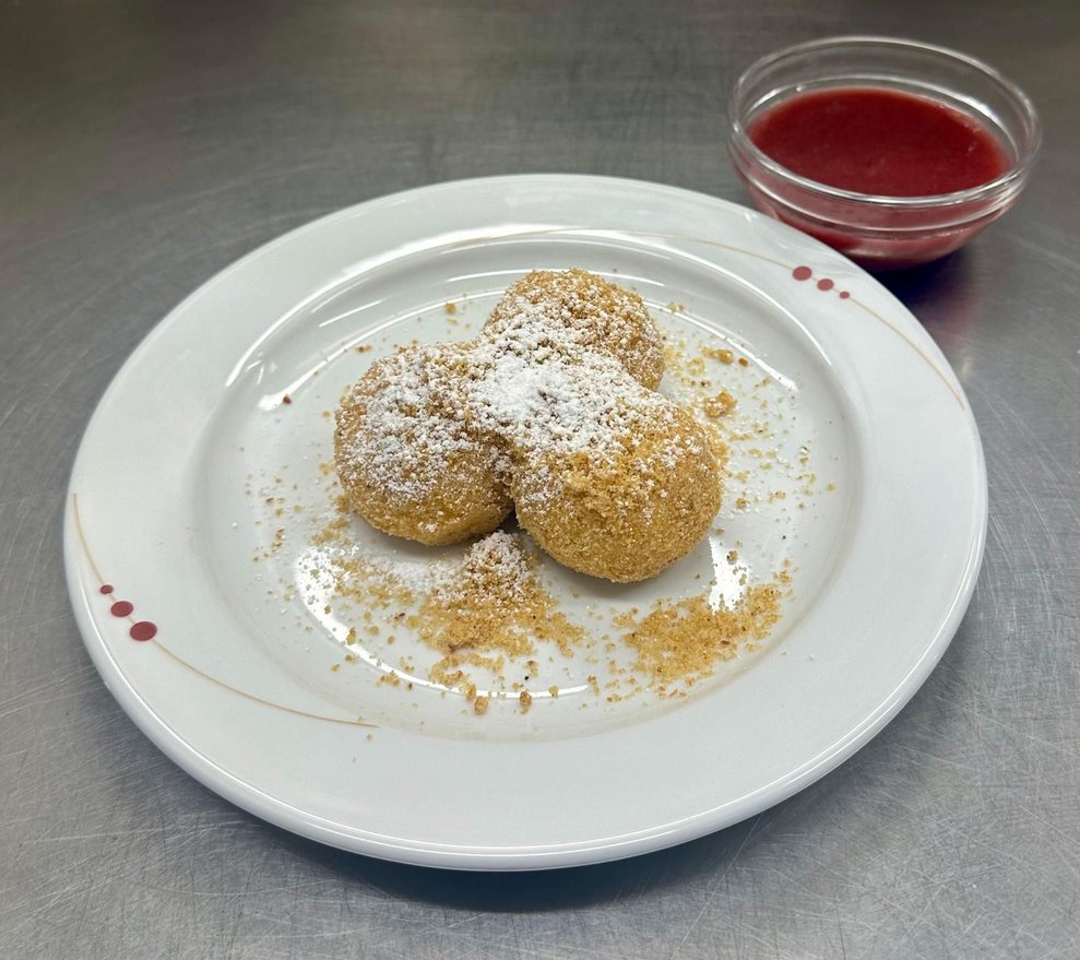 Topfenknödel mit Fruchtmus