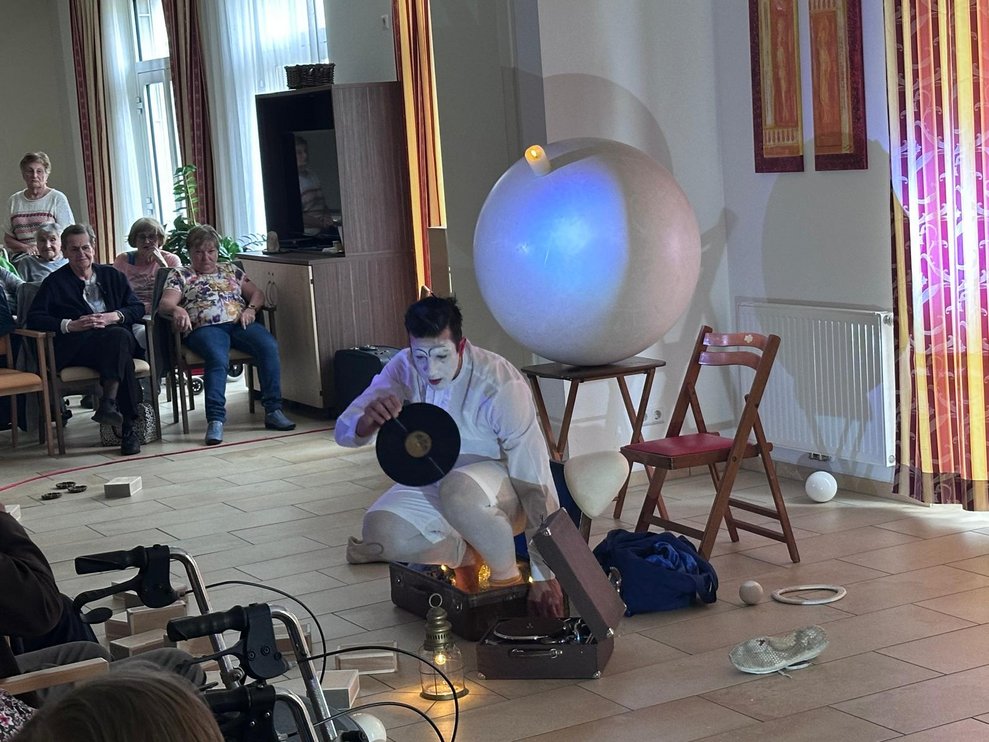 ein Clown bei seiner Vorstellung