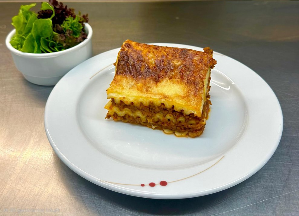 Lasagne al forno mit Salat