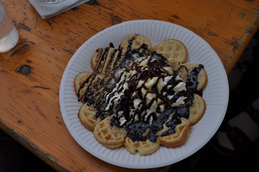 Waffeln mit Schokoladensauce