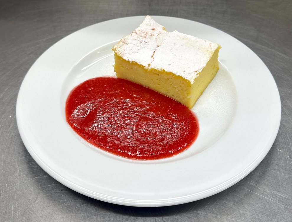 Grießauflauf mit Erdbeersauce