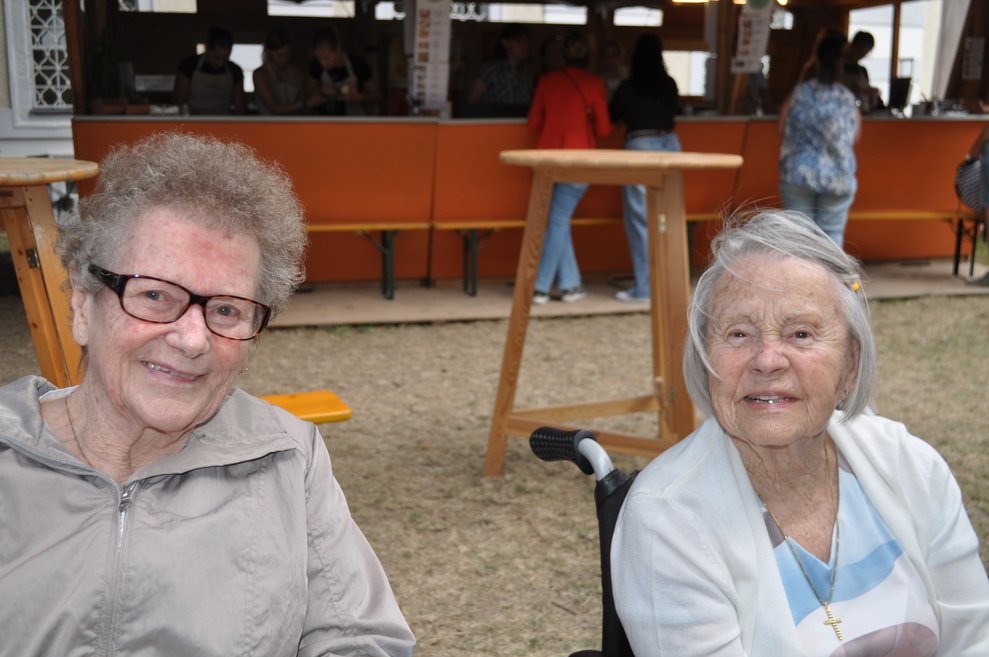 Zwei ältere Damen bei den NÖKISS Herzogenburg