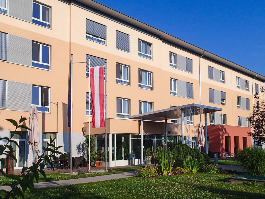 Das Haus des Pflege- und Betreuungszentrums Herzogenburg von außen.
